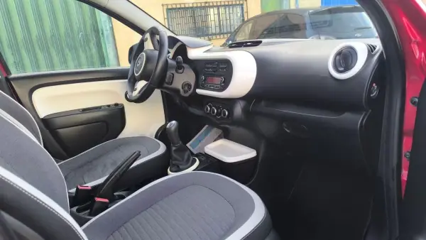 Renault Twingo 2014 - 6900 EUR, 150000 km - AUTO.MOTO.pt - 150000km - foto 3 de 14