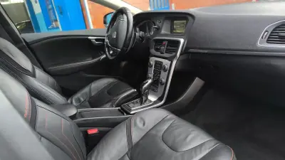 Volvo V40 2014 - 11900 EUR, 205000 km - AUTO.MOTO.pt - 205000km - foto 7 de 20