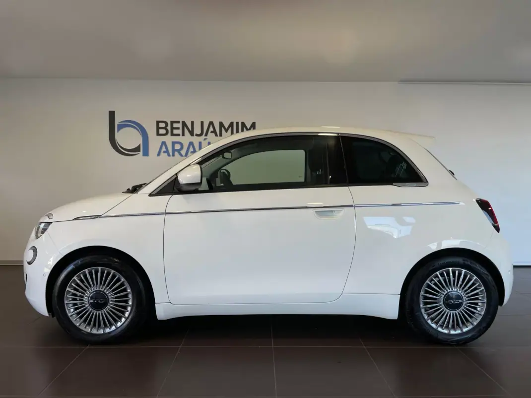 Fiat 500e 2024 - 24750 EUR, 18176 km - AUTO.MOTO.pt - 18176km - foto 9 de 16