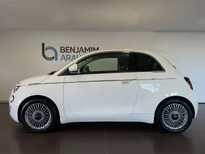 Fiat 500e 2024 - 24750 EUR, 18176 km - AUTO.MOTO.pt - 18176km - foto 9 de 16