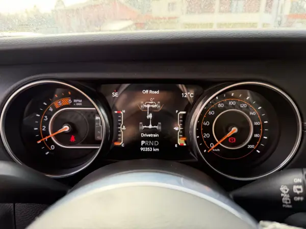 Jeep Wrangler Unlimited 2019 - 70000 EUR, 88541 km - AUTO.MOTO.pt - 88541km - foto 15 de 17