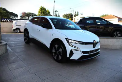 Renault Mégane E-Tech 2022 - 21000 EUR, 31000 km - AUTO.MOTO.pt - 31000km - foto 4 de 29