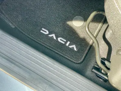 Dacia Duster 2025 - 22950 EUR, 5145 km - AUTO.MOTO.pt - 5145km - foto 15 de 40