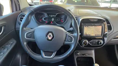 Renault Captur 2018 - 13990 EUR, 85000 km - AUTO.MOTO.pt - 85000km - foto 12 de 23