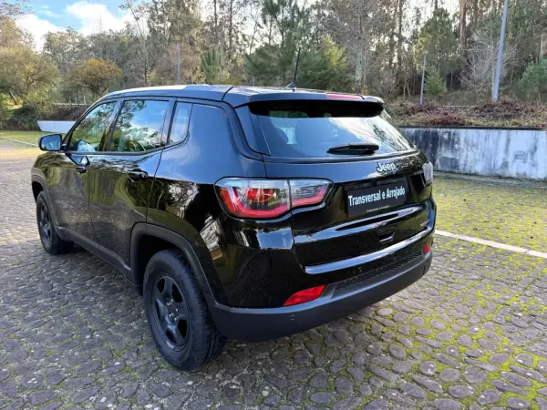 Jeep Compass 2018 - 16900 EUR, 131000 km - AUTO.MOTO.pt - 131000km - foto 15 de 21