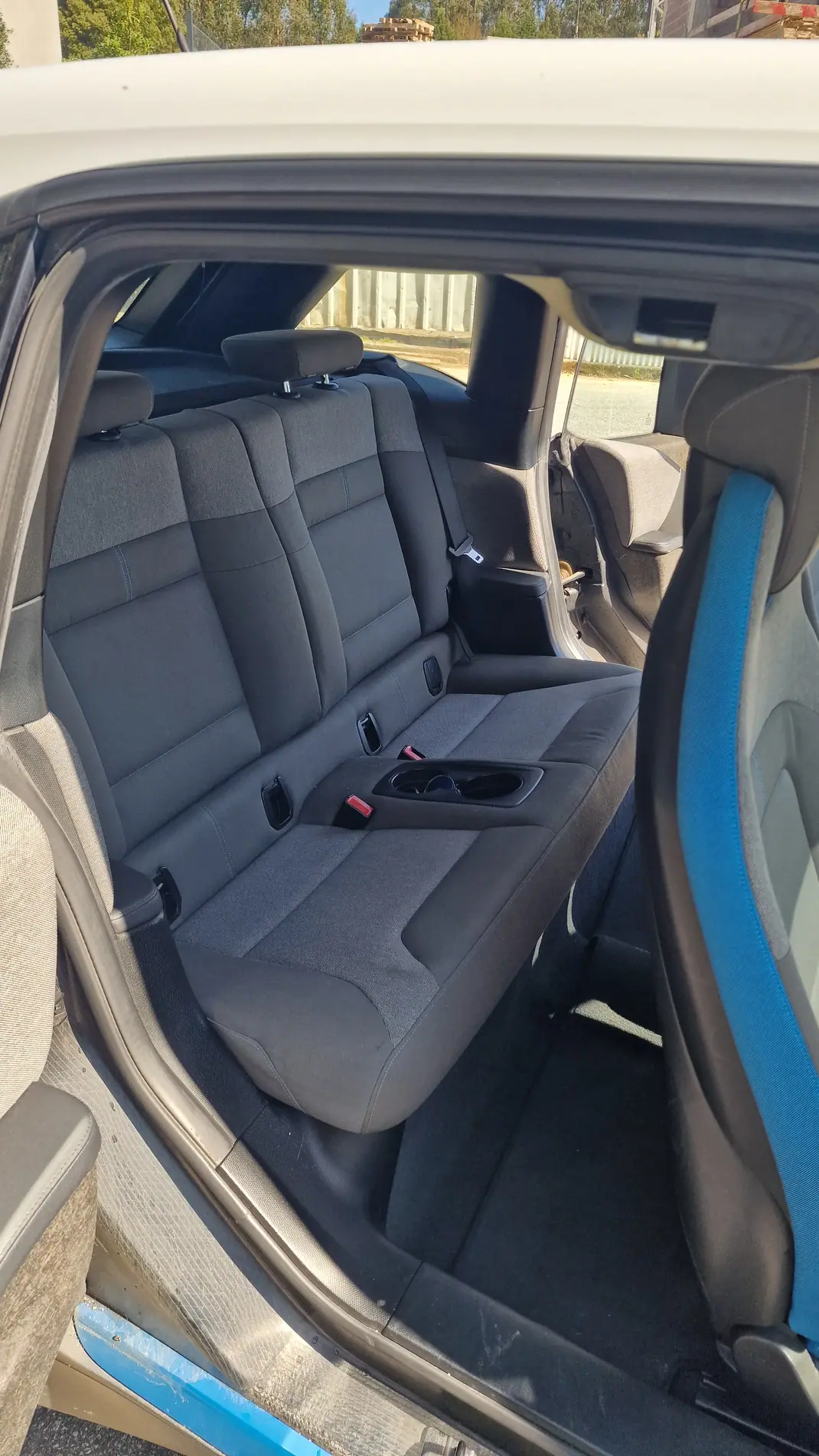 BMW i3 2017 - 19500 EUR, 151000 km - AUTO.MOTO.pt - 151000km - foto 12 de 17