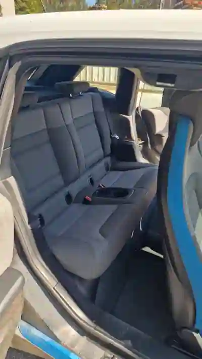 BMW i3 2017 - 19500 EUR, 151000 km - AUTO.MOTO.pt - 151000km - foto 12 de 17