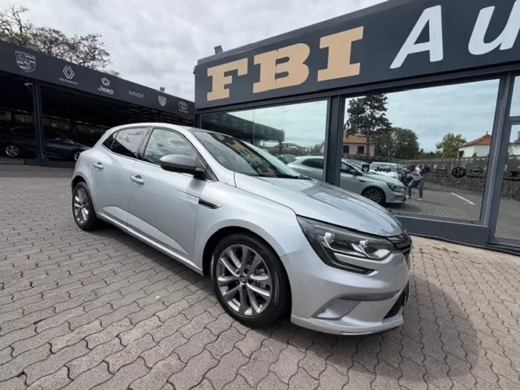 Renault Mégane 2018 - 16900 EUR, 89150 km - AUTO.MOTO.pt - 89150km - foto 6 de 12