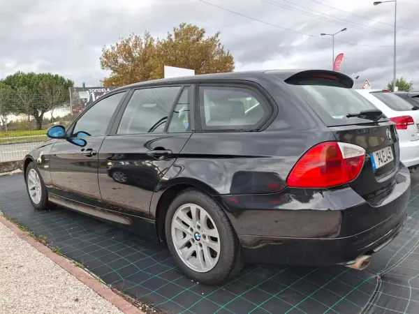 BMW 318 2008 - 9990 EUR, 165000 km - AUTO.MOTO.pt - 165000km - foto 4 de 6