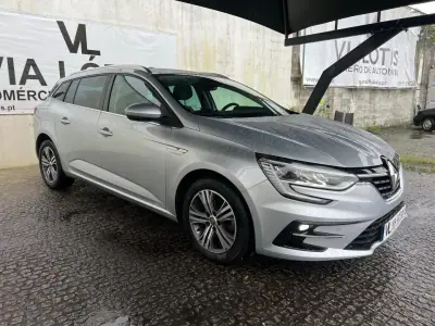 Renault Mégane 2021 - 17000 EUR, 91200 km - AUTO.MOTO.pt - 91200km - foto 2 de 10