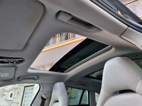 Porsche Panamera Sport Turismo 2018 - 84990 EUR, 147000 km - AUTO.MOTO.pt - 147000km - foto 23 de 50