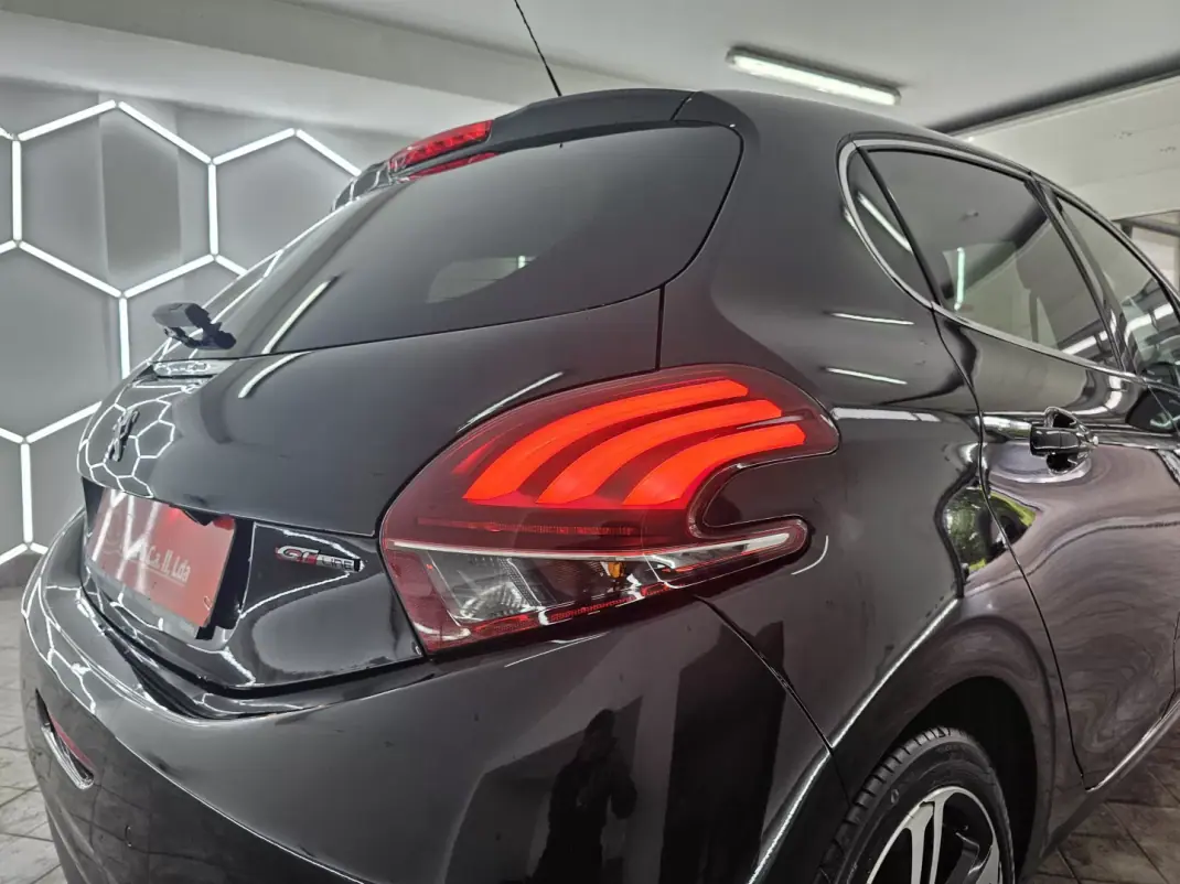 Peugeot 208 2019 - 11950 EUR, 90328 km - AUTO.MOTO.pt - 90328km - foto 10 de 90