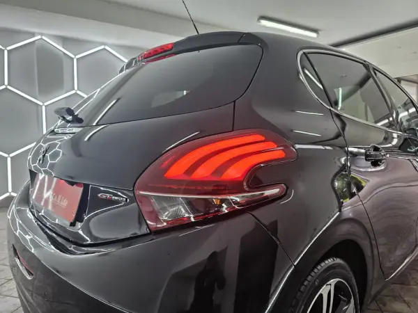 Peugeot 208 2019 - 11950 EUR, 90328 km - AUTO.MOTO.pt - 90328km - foto 10 de 90