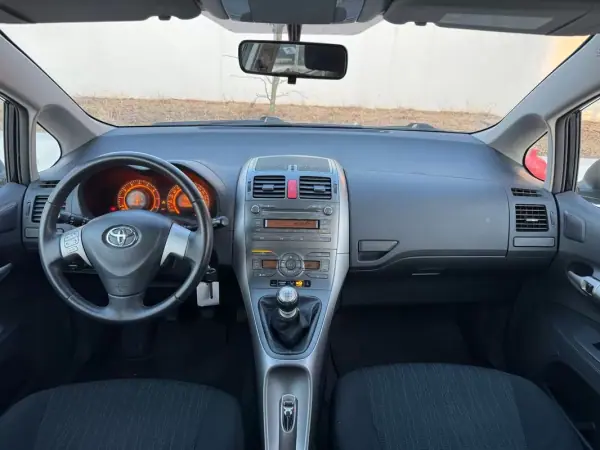 Toyota Auris 2009 - 7950 EUR, 150000 km - 150000km - foto 13 de 22