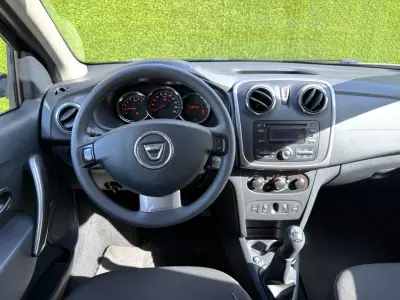 Dacia Sandero 2017 - 9900 EUR, 166000 km - AUTO.MOTO.pt - 166000km - foto 9 de 16