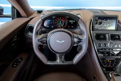 Aston Martin DBS Coupe 2023 - 420000 EUR, 5881 km - AUTO.MOTO.pt - 5881km - foto 7 de 21