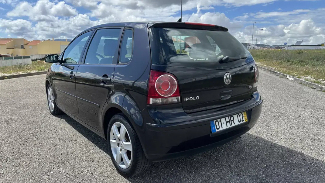 Volkswagen Polo 2009 - 4950 EUR, 202000 km - AUTO.MOTO.pt - 202000km - foto 6 de 18