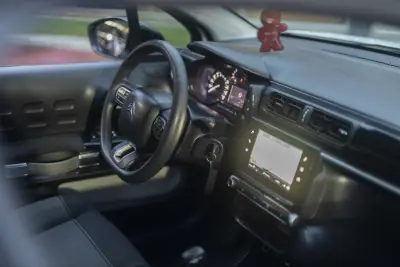 Citroën C3 2018 - 9500 EUR, 130900 km - AUTO.MOTO.pt - 130900km - foto 18 de 26