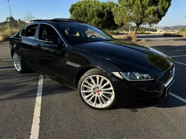 Jaguar XE 2017 - 20950 EUR, 202000 km - AUTO.MOTO.pt - 202000km - foto 4 de 5