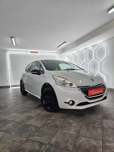 Peugeot 208 2015 - 16650 EUR, 121757 km - AUTO.MOTO.pt - 121757km - foto 2 de 38