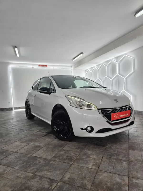 Peugeot 208 2015 - 16650 EUR, 121757 km - AUTO.MOTO.pt - 121757km - foto 2 de 38