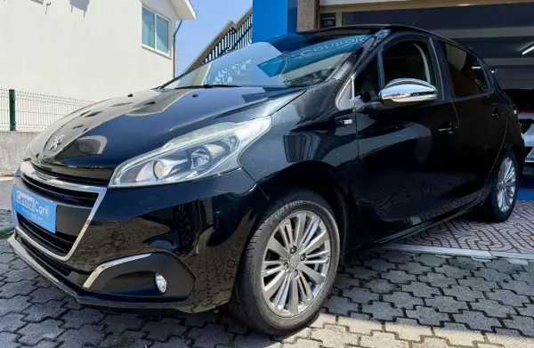 Peugeot 208 2017 - 9950 EUR, 71000 km - AUTO.MOTO.pt - 71000km - foto 5 de 24