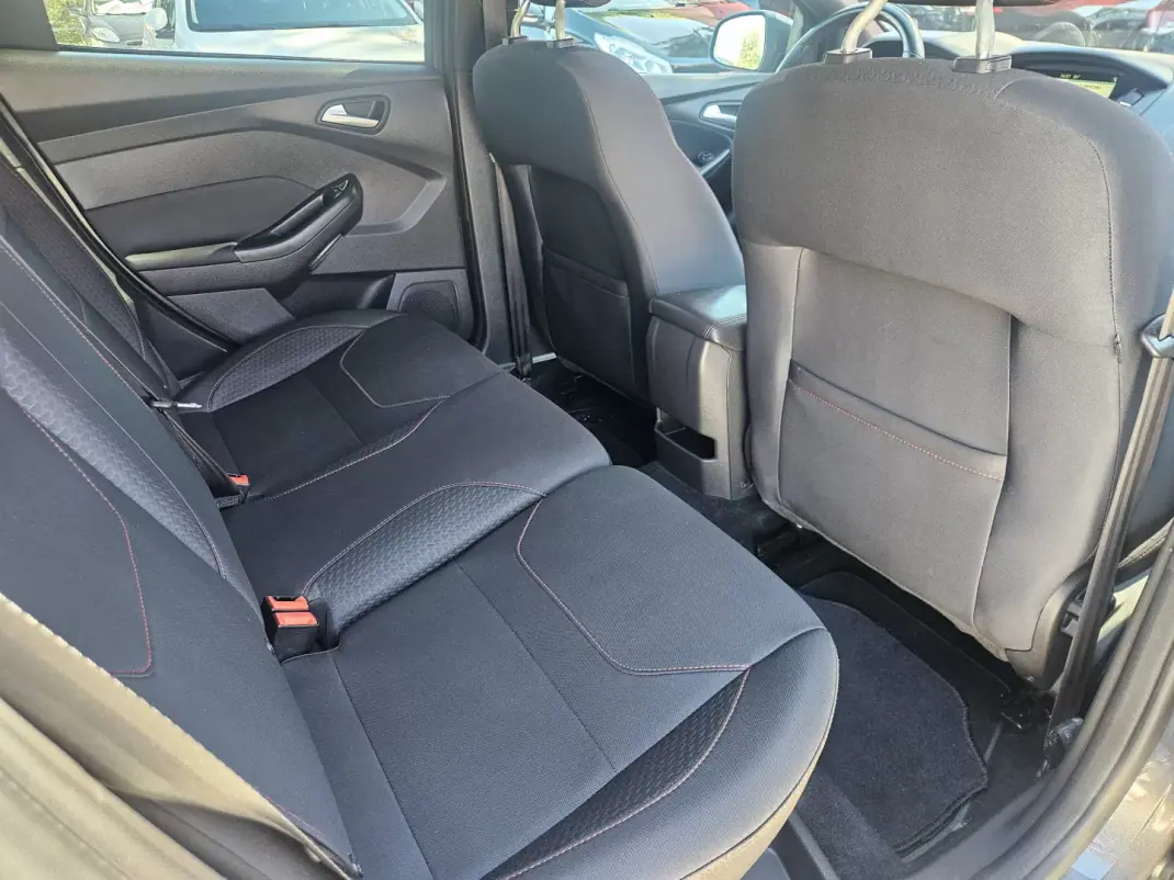 Ford Focus C-Max 2018 - 14500 EUR, 108000 km - 108000km - foto 18 de 37