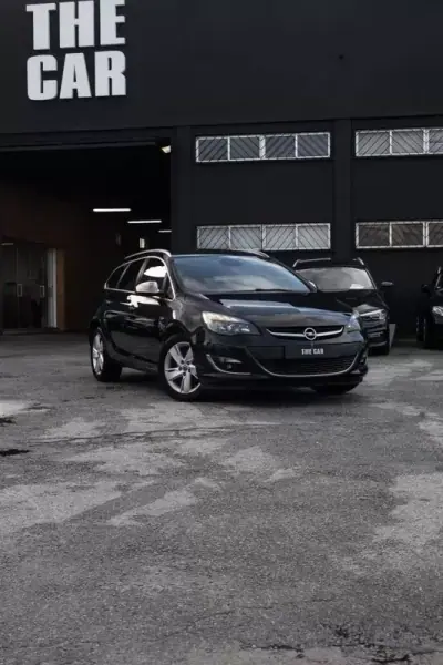 Opel Astra Sports Tourer 2015 - 7999 EUR, 278000 km - AUTO.MOTO.pt - 278000km - foto 4 de 29