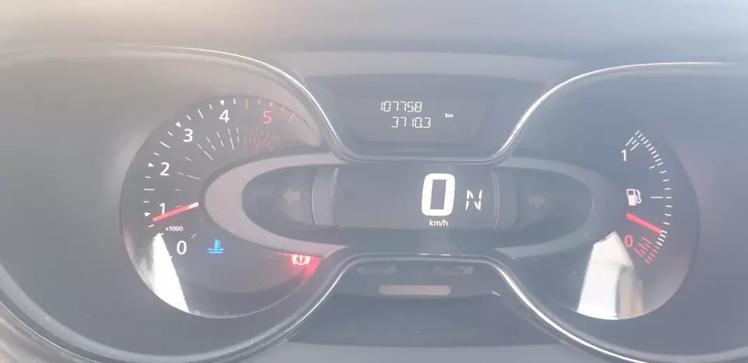 Renault Captur 2019 - 14950 EUR, 107000 km - AUTO.MOTO.pt - 107000km - foto 9 de 11