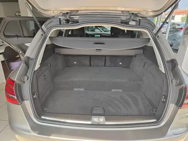 Mercedes-Benz C 300 2020 - 25750 EUR, 107000 km - AUTO.MOTO.pt - 107000km - foto 13 de 42