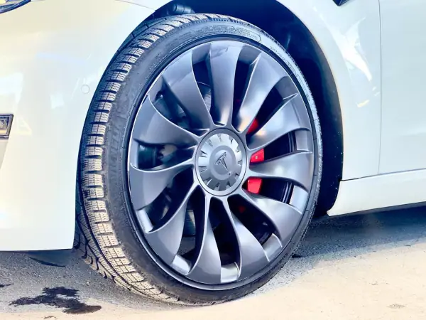 Tesla Model 3 2022 - 39900 EUR, 40060 km - AUTO.MOTO.pt - 40060km - foto 2 de 35