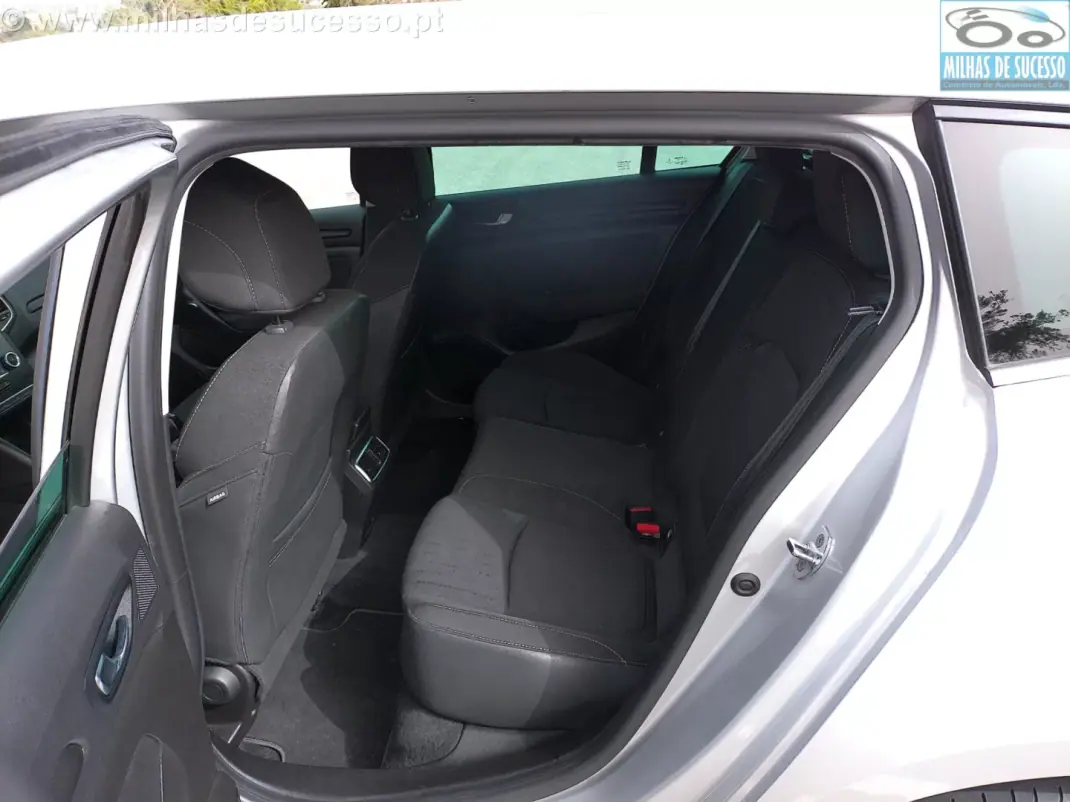 Renault Mégane Sport Tourer 2020 - 14250 EUR, 178000 km - AUTO.MOTO.pt - 178000km - foto 5 de 26