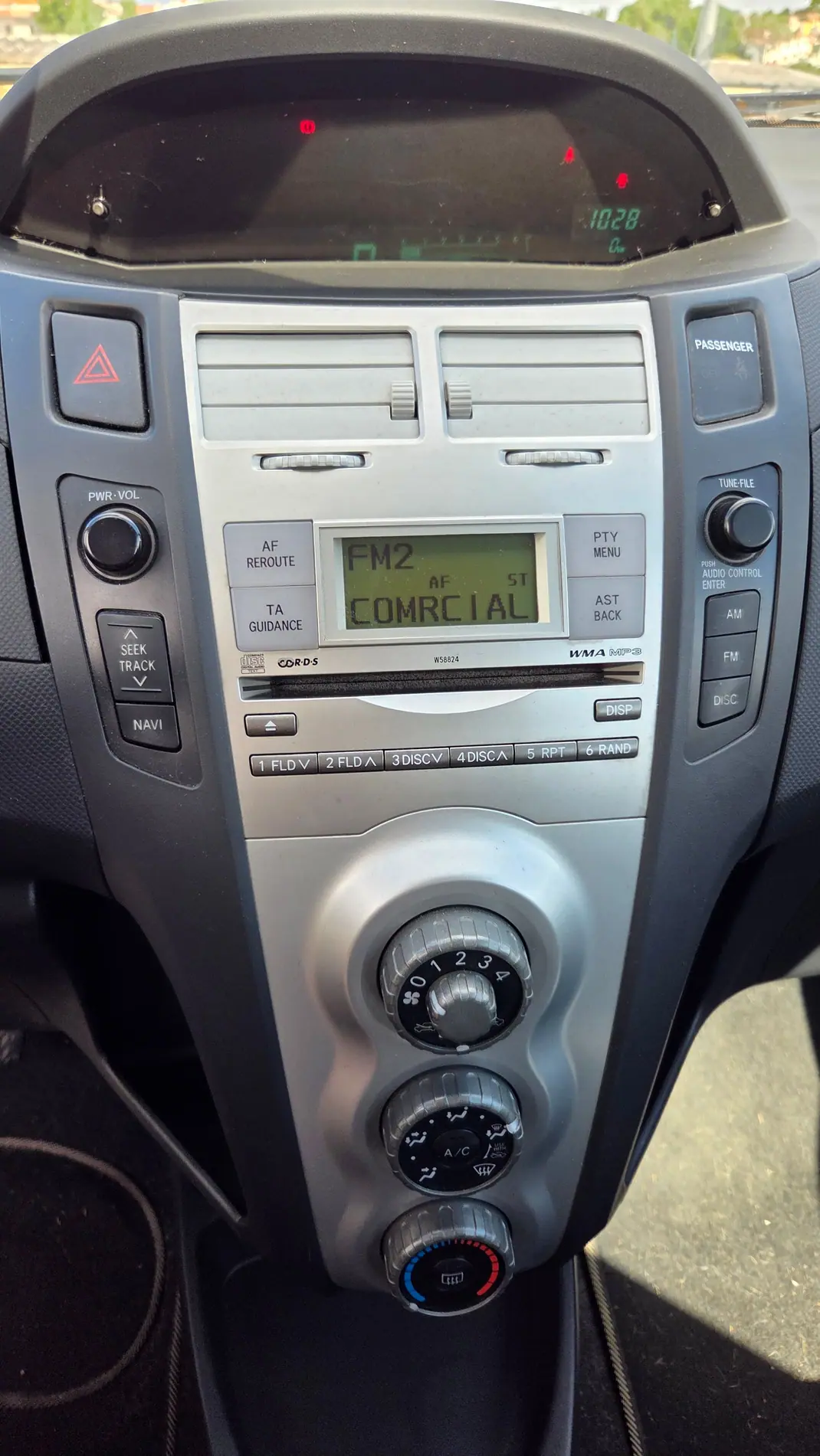 Toyota Yaris 2008 - 5000 EUR, 254000 km - 254000km - foto 10 de 14