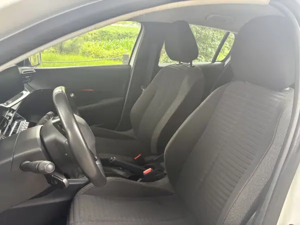 Peugeot 208 2022 - 12800 EUR, 71234 km - AUTO.MOTO.pt - 71234km - foto 19 de 25