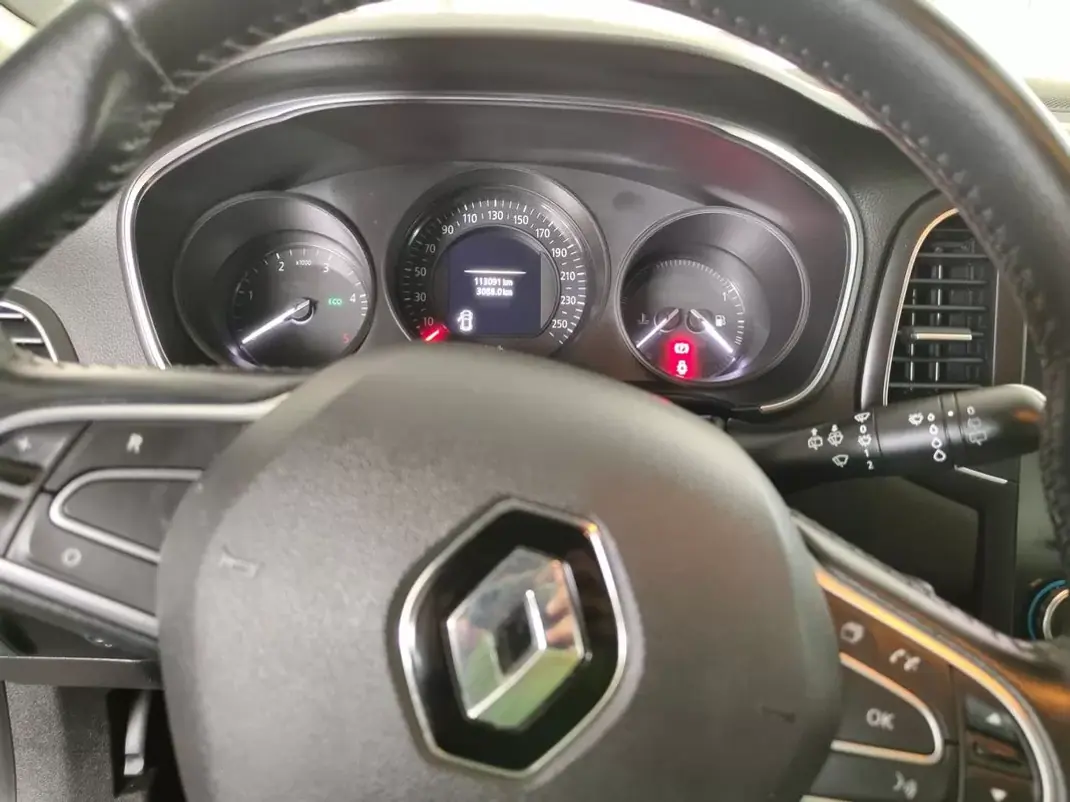 Renault Mégane 2019 - 13490 EUR, 113000 km - AUTO.MOTO.pt - 113000km - foto 4 de 14