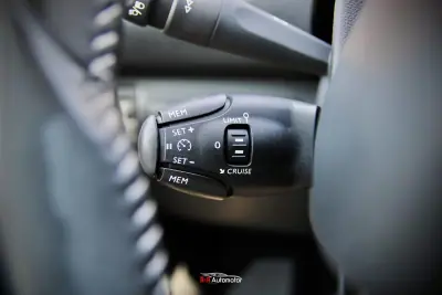 Peugeot 308 2018 - 11900 EUR, 90000 km - 90000km - foto 25 de 29