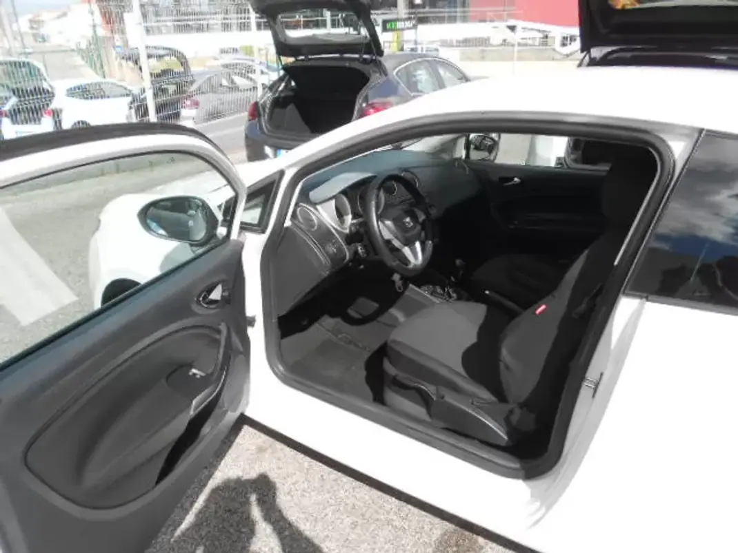 SEAT Ibiza 2008 - 6900 EUR, 349713 km - AUTO.MOTO.pt - 349713km - foto 10 de 14
