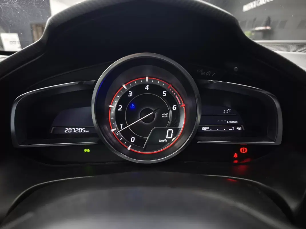 Mazda 3 2016 - 12450 EUR, 207205 km - AUTO.MOTO.pt - 207205km - foto 27 de 40