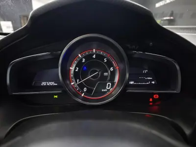 Mazda 3 2016 - 12450 EUR, 207205 km - AUTO.MOTO.pt - 207205km - foto 27 de 40