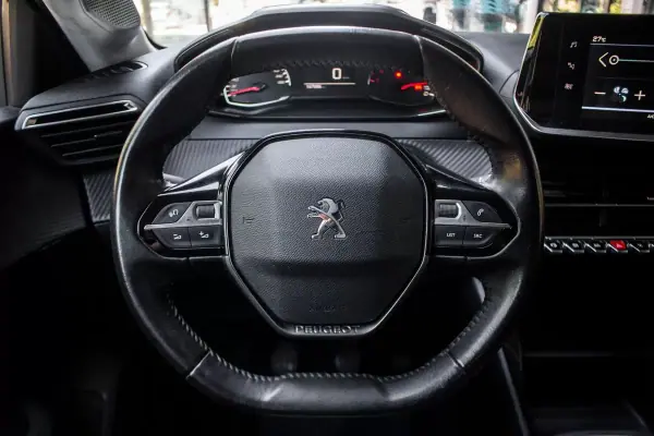 Peugeot 208 2020 - 10990 EUR, 167686 km - AUTO.MOTO.pt - 167686km - foto 13 de 38