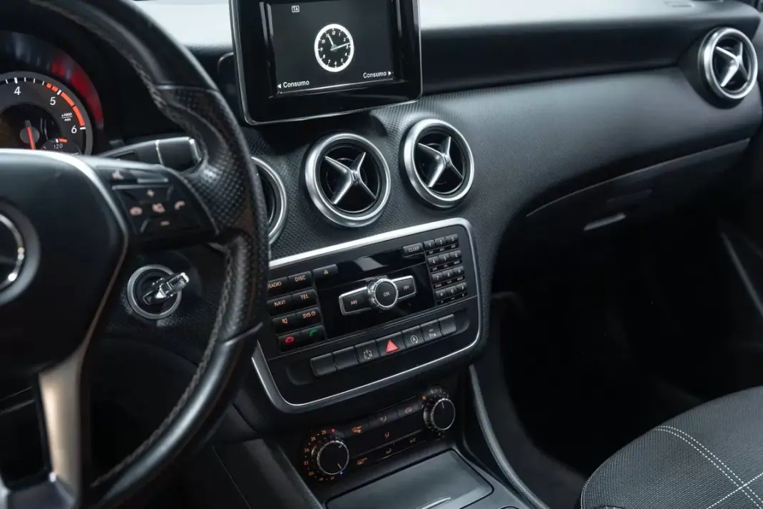 Mercedes-Benz A 180 2015 - 16950 EUR, 81000 km - AUTO.MOTO.pt - 81000km - foto 14 de 36