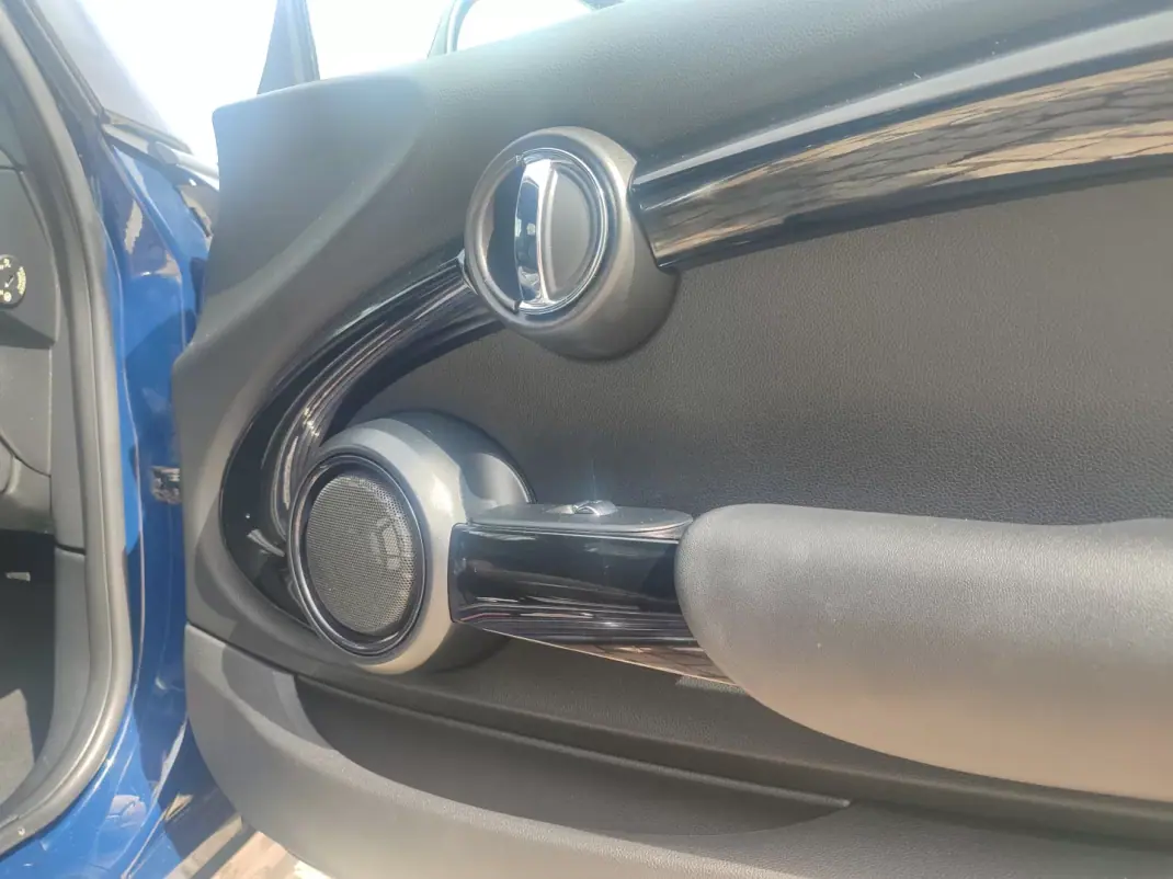 MINI Cooper 2016 - 14900 EUR, 200000 km - AUTO.MOTO.pt - 200000km - foto 17 de 21