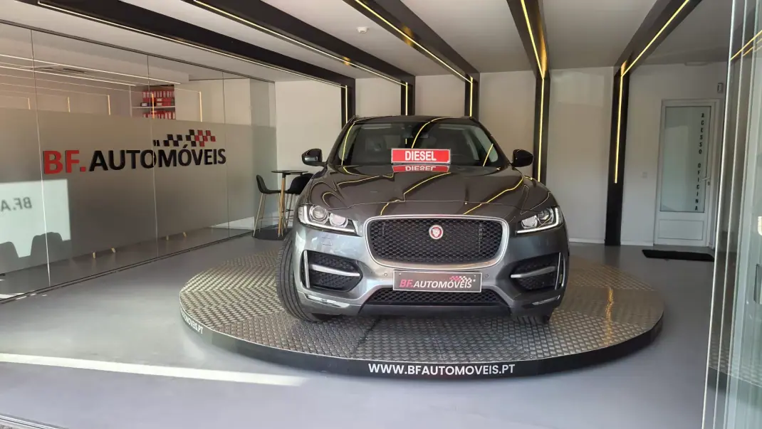 Jaguar F-Pace 2017 - 19500 EUR, 157804 km - 157804km - foto 13 de 74