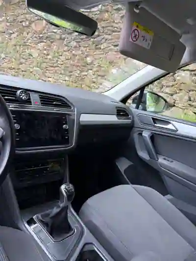 Volkswagen Tiguan 2021 - 20999 EUR, 99000 km - AUTO.MOTO.pt - 99000km - foto 4 de 8