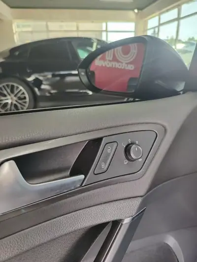 Volkswagen Golf 2018 - 26750 EUR, 99000 km - AUTO.MOTO.pt - 99000km - foto 23 de 39