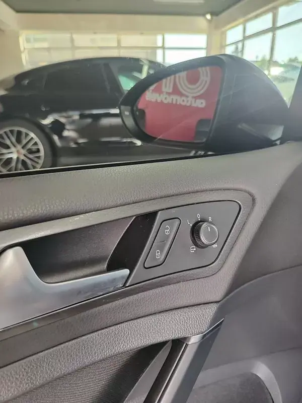 Volkswagen Golf 2018 - 26750 EUR, 99000 km - AUTO.MOTO.pt - 99000km - foto 23 de 39