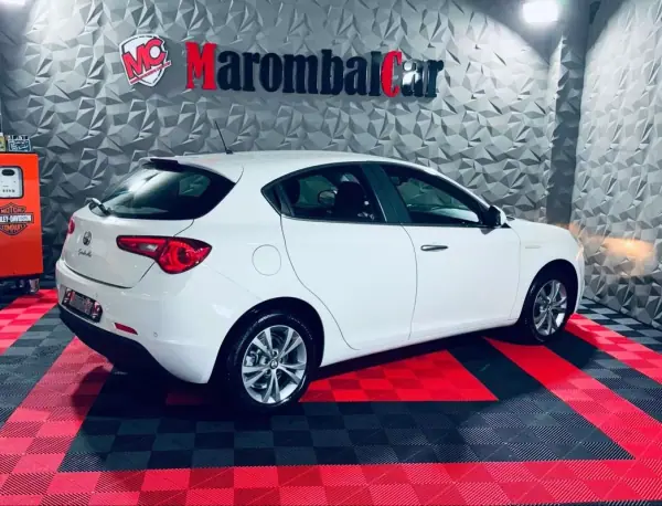 Alfa Romeo Giulietta 2012 - 13750 EUR, 119336 km - AUTO.MOTO.pt - 119336km - foto 2 de 35
