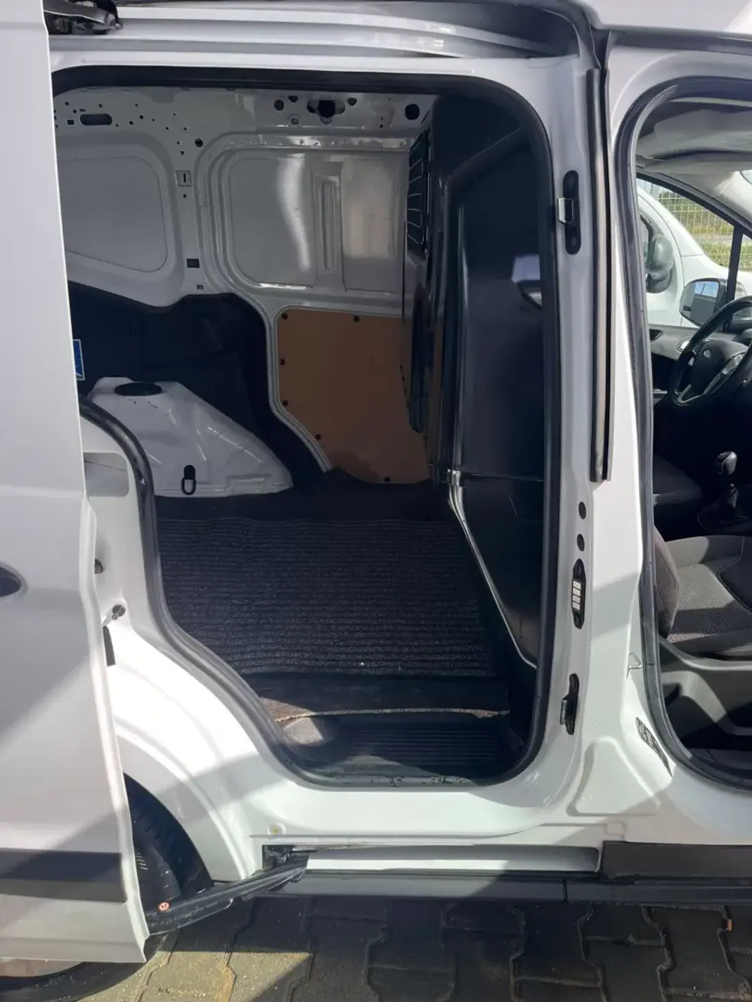 Ford Transit Courier 2019 - 9700 EUR, 214000 km - AUTO.MOTO.pt - 214000km - foto 15 de 15