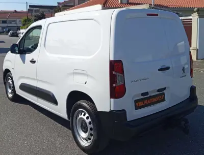 Peugeot Partner 2019 - 12990 EUR, 91000 km - AUTO.MOTO.pt - 91000km - foto 4 de 16