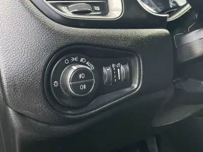 Jeep Renegade 2019 - 15500 EUR, 106977 km - AUTO.MOTO.pt - 106977km - foto 28 de 39